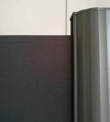 Polyester Segelmaterial Außenseitenschatten Datenschutzzaun mit einziehbarer Seitenmarkise