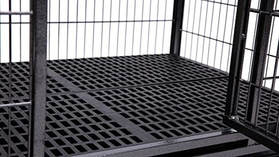 Große Hunde Schwermetall-Kennel und -Kiste mit vier Rädern in schwarz