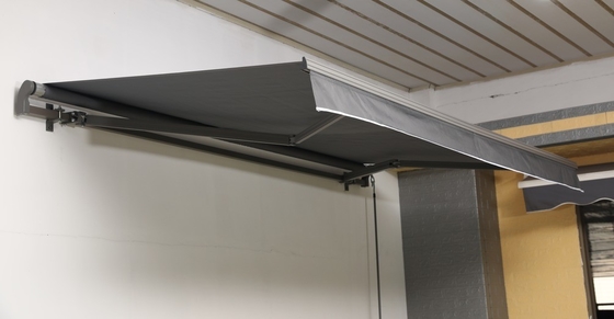 Vielseitige und langlebige 250*200CM ausdehnbare manuelle einziehbare Markise